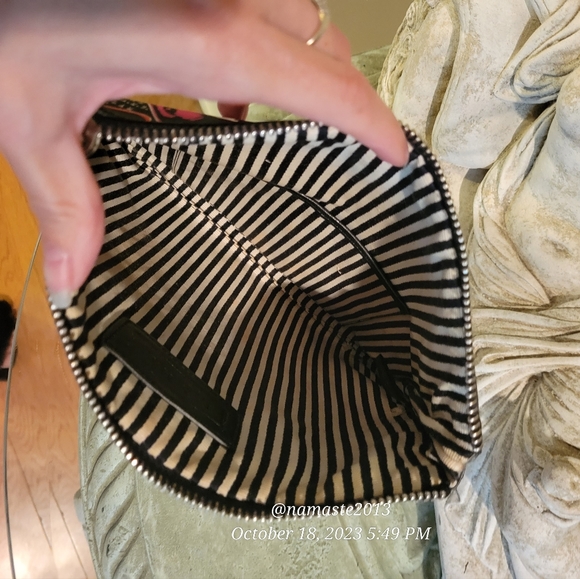 L.A.M.B. by Gwen Stefani Glam Lips Kisses Xoxo Luxury Designer Bag #602 - Picture 5 of 11